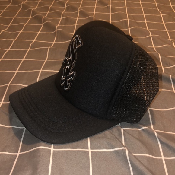 Chicago White Sox Black Trucker Hat - Picture 3 of 3